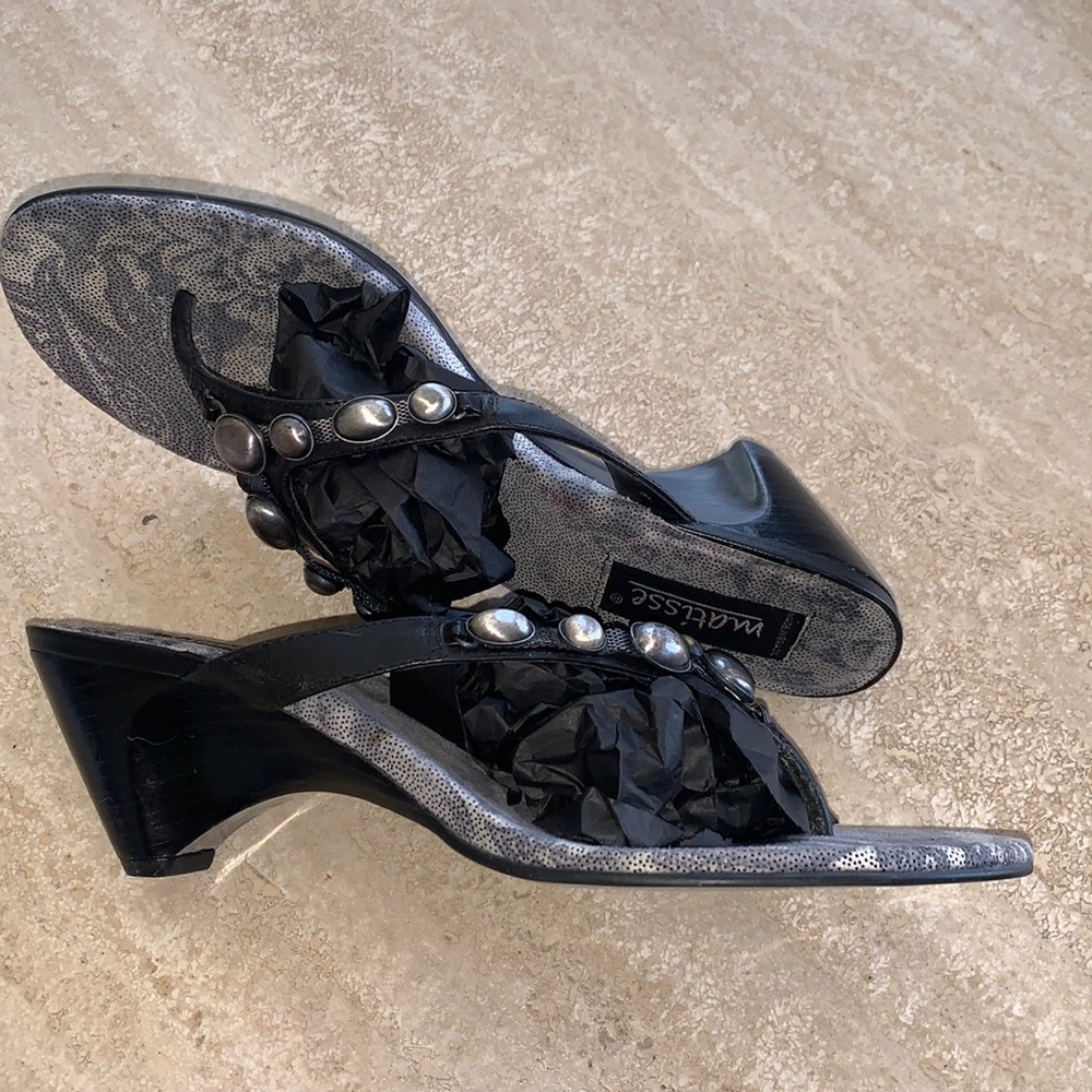 MATISSE black leather sandals, thong style, silver/pewter trim, heels. 8.5 EUC